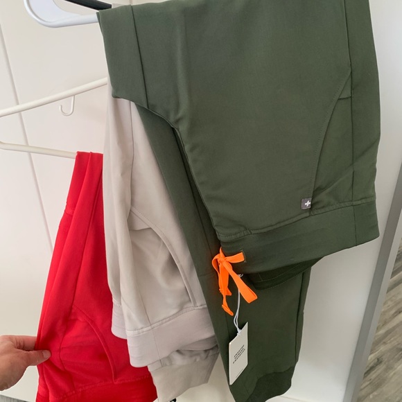 Figs Zamora 2.0 Joggers Neon Red, Moss - Picture 6 of 10